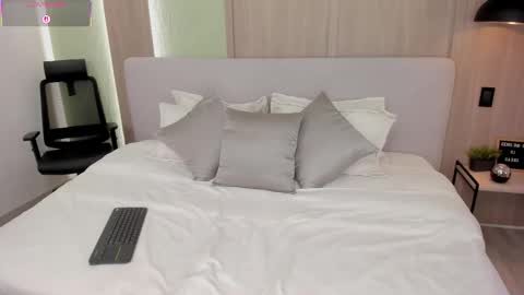 Monique  online show from February 18, 10:50 pm