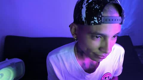 Snapshot of monkeyd_66 chatting on December 14, 9:18 am monkeyd_66 online show from December 14, 9:18 am