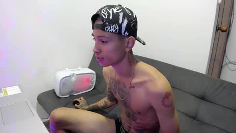 Snapshot of monkeyd_66 chatting on December 19, 10:56 am monkeyd_66 online show from December 19, 10:56 am