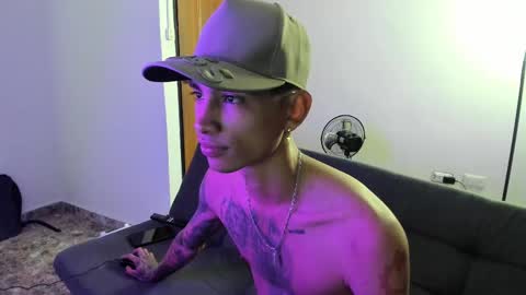 Snapshot of monkeyd_66 chatting on January 4, 7:13 am monkeyd_66 online show from January 4, 7:13 am