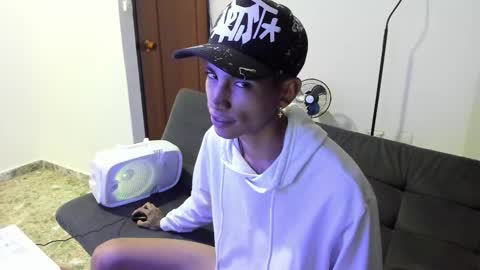 Snapshot of monkeyd_66 chatting on January 6, 10:24 am monkeyd_66 online show from January 6, 10:24 am