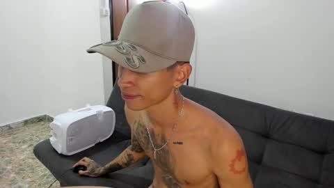 Snapshot of monkeyd_66 chatting on January 12, 2:41 pm monkeyd_66 online show from January 12, 2:41 pm