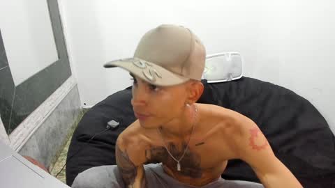 Snapshot of monkeyd_66 chatting on January 26, 3:38 am monkeyd_66 online show from January 26, 3:38 am