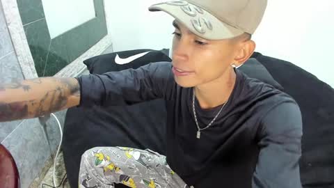 Snapshot of monkeyd_66 chatting on February 2, 9:30 am monkeyd_66 online show from February 2, 9:30 am