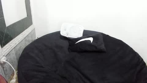 Snapshot of monkeyd_66 chatting on February 4, 8:02 am monkeyd_66 online show from February 4, 8:02 am