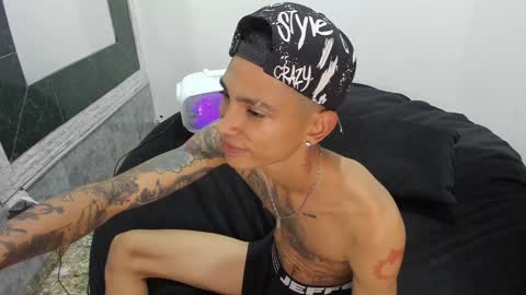 Snapshot of monkeyd_66 chatting on February 8, 3:00 pm monkeyd_66 online show from February 8, 3:00 pm