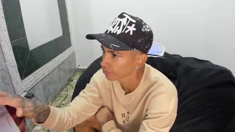 Snapshot of monkeyd_66 chatting on February 10, 9:25 am monkeyd_66 online show from February 10, 9:25 am