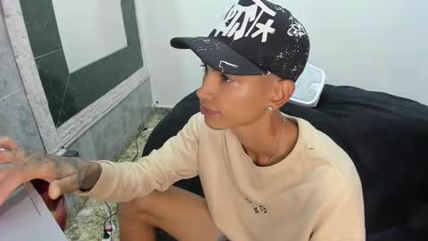 Snapshot of monkeyd_66 chatting on February 10, 12:29 pm monkeyd_66 online show from February 10, 12:29 pm