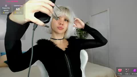 Snapshot of monro_doll chatting on July 19, 9:24 am MONRO online show from July 19, 9:24 am