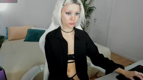 Snapshot of monro_doll chatting on July 22, 9:23 am MONRO online show from July 22, 9:23 am