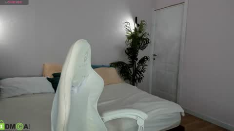 Snapshot of monro_doll chatting on July 27, 8:32 am MONRO online show from July 27, 8:32 am
