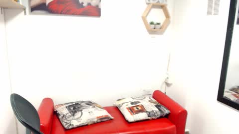 Snapshot of monserrat_diva chatting on February 18, 7:54 pm monserrat_diva online show from February 18, 7:54 pm