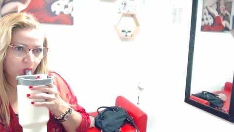 Snapshot of monserrat_diva chatting on February 20, 12:40 am monserrat_diva online show from February 20, 12:40 am
