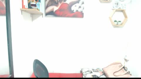 Snapshot of monserrat_diva chatting on May 6, 7:41 pm monserrat_diva online show from May 6, 7:41 pm