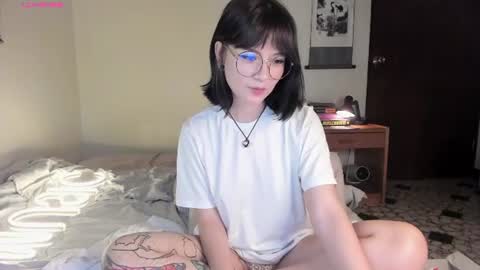 Snapshot of monserrat_gil chatting on June 9, 5:19 am Monserrat Gil onlyfans online show from June 9, 5:19 am