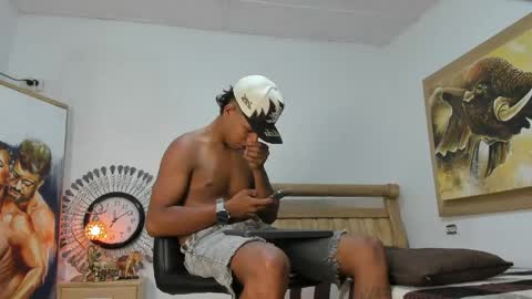 Snapshot of monsoon_the_best chatting on April 20, 4:04 am monsoon_the_best online show from April 20, 4:04 am