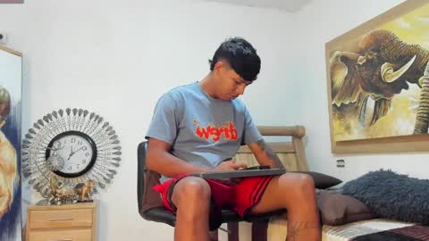 Snapshot of monsoon_the_best chatting on May 4, 2:51 am monsoon_the_best online show from May 4, 2:51 am