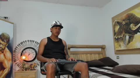 Snapshot of monsoon_the_best chatting on May 5, 2:52 am monsoon_the_best online show from May 5, 2:52 am