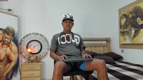 Snapshot of monsoon_the_best chatting on May 6, 2:40 am monsoon_the_best online show from May 6, 2:40 am
