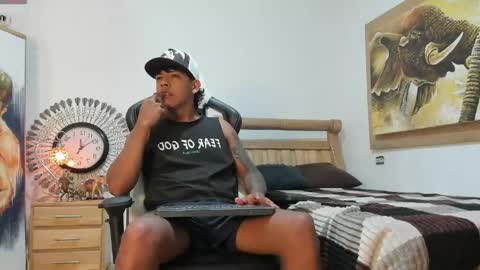 Snapshot of monsoon_the_best chatting on May 13, 3:04 am monsoon_the_best online show from May 13, 3:04 am