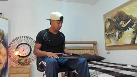 Snapshot of monsoon_the_best chatting on May 19, 3:24 am monsoon_the_best online show from May 19, 3:24 am