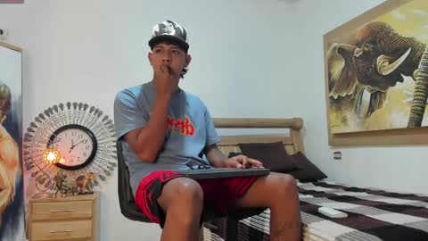 Snapshot of monsoon_the_best chatting on May 21, 2:51 am monsoon_the_best online show from May 21, 2:51 am