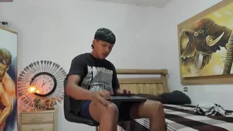 Snapshot of monsoon_the_best chatting on May 26, 3:24 am monsoon_the_best online show from May 26, 3:24 am