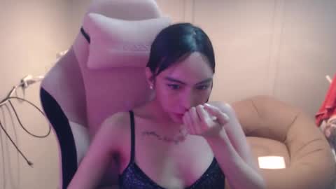 Snapshot of monstercockselfsuck chatting on January 23, 1:24 pm ELYSE A SIMPLE GIRL online show from January 23, 1:24 pm