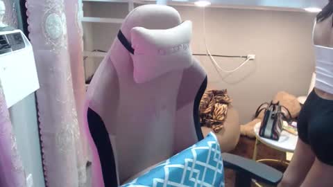 Snapshot of monstercockselfsuck chatting on September 18, 11:23 am ELYSE A SIMPLE GIRL online show from September 18, 11:23 am