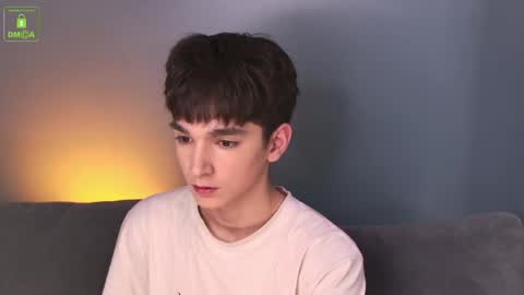 Snapshot of moodcontroller chatting on May 30, 9:23 pm OLIVER online show from May 30, 9:23 pm