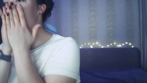 moodiemira online show from October 9, 3:32 pm