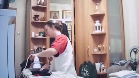 moodiemira online show from November 25, 9:09 am