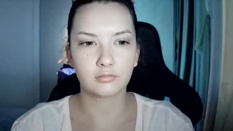 Snapshot of moodiemira chatting on June 6, 6:23 pm moodiemira online show from June 6, 6:23 pm