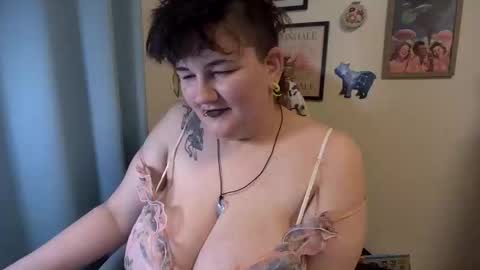 Snapshot of moojay00 chatting on April 6, 4:41 pm Moo Jay online show from April 6, 4:41 pm