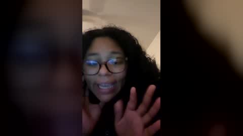 Snapshot of moon_264 chatting on May 11, 6:30 am moon_264 online show from May 11, 6:30 am