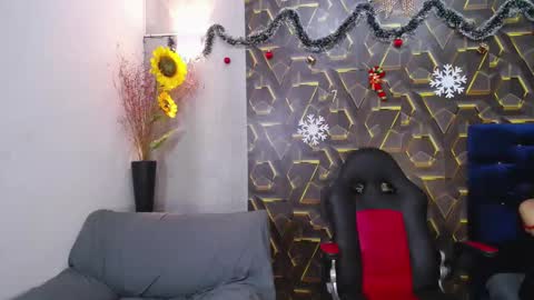 Snapshot of moon_and_fire_ chatting on January 19, 6:06 am moon_and_fire_ online show from January 19, 6:06 am