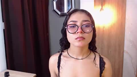 Snapshot of moon_and_fire_ chatting on February 5, 5:01 am moon_and_fire_ online show from February 5, 5:01 am