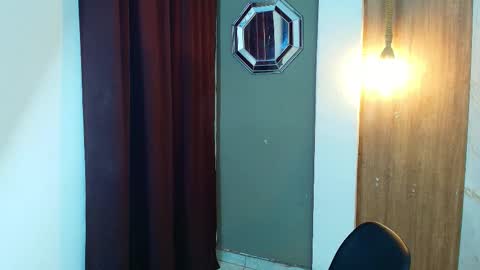 Snapshot of moon_and_fire_ chatting on February 11, 5:23 am moon_and_fire_ online show from February 11, 5:23 am