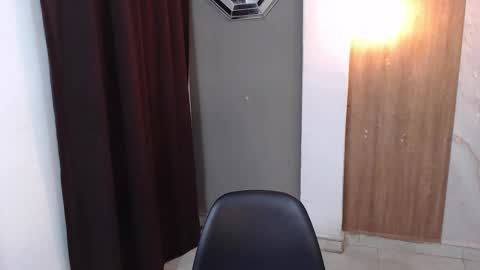 Snapshot of moon_and_fire_ chatting on February 26, 6:01 am moon_and_fire_ online show from February 26, 6:01 am