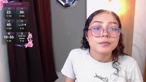 Snapshot of moon_and_fire_ chatting on March 4, 7:03 am moon_and_fire_ online show from March 4, 7:03 am