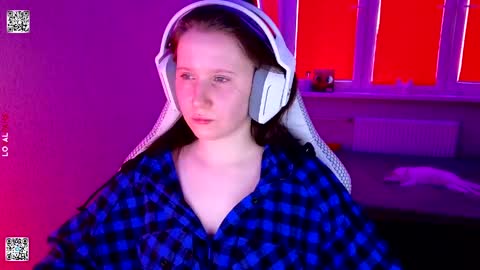 Lola online show from March 31, 9:21 am