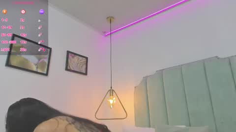 Snapshot of moon_blue95 chatting on May 27, 9:56 pm Moon online show from May 27, 9:56 pm