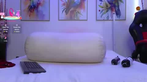 Moon online show from March 6, 2:02 pm