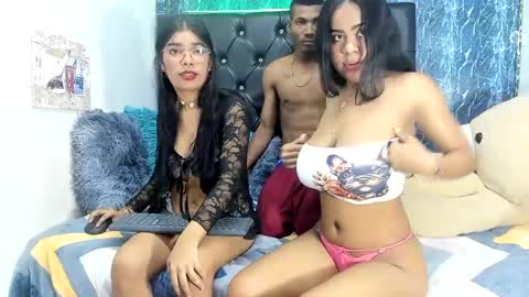 moon_cutex18 online show from October 13, 2:28 pm