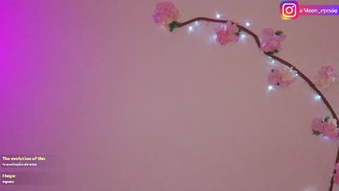 Snapshot of moon_eyess chatting on June 30, 12:44 am Im a independent model Welcome online show from June 30, 12:44 am
