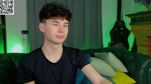 moon_gloww online show from March 1, 8:00 pm