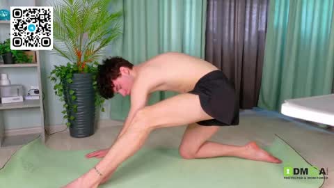 moon_gloww online show from April 17, 3:31 am