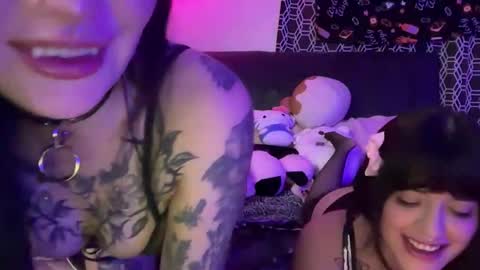 Snapshot of moon_kitt3n chatting on March 13, 6:09 am Moon online show from March 13, 6:09 am