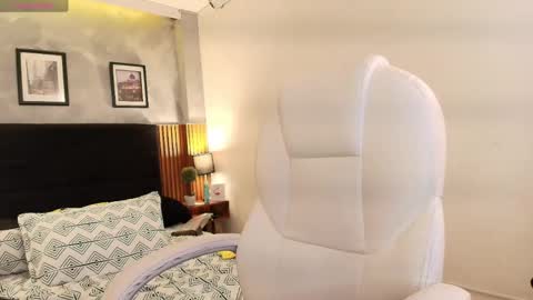 Sarah online show from March 1, 2:04 am