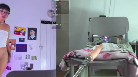 Snapshot of moon_pixie chatting on June 8, 1:28 am MoonPixie online show from June 8, 1:28 am